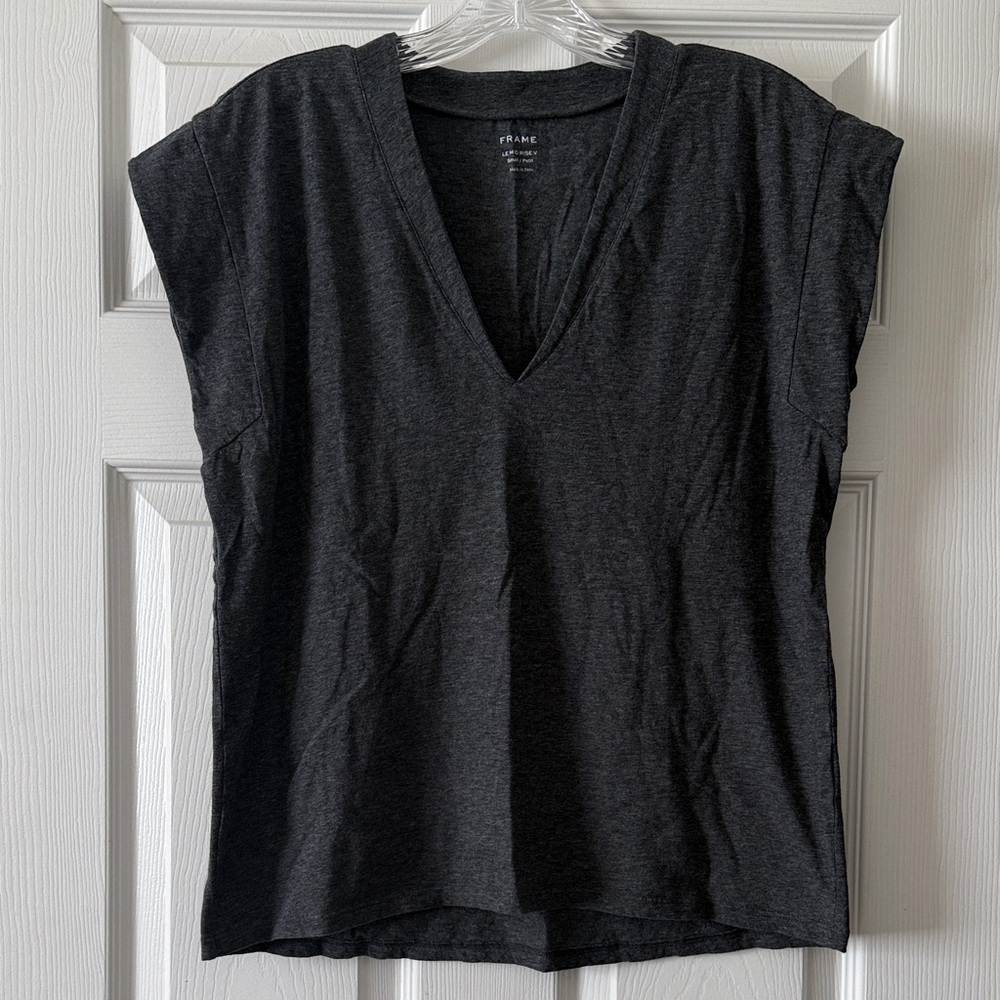Frame Le Mid Rise V Tee in Grey Size Small